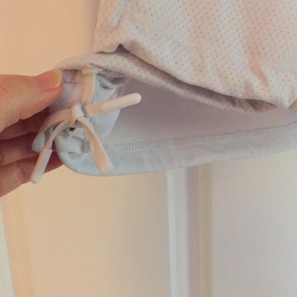 Fabletics workout tank with built in bra - Picture 4 of 4